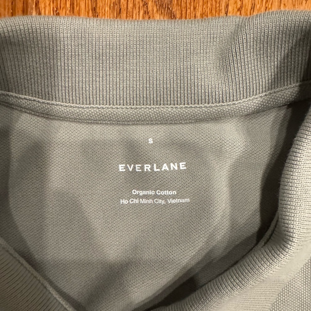 Everlane Organic Cotton Women's Polo Shirt, neutral sage color, size small - Picture 6 of 6